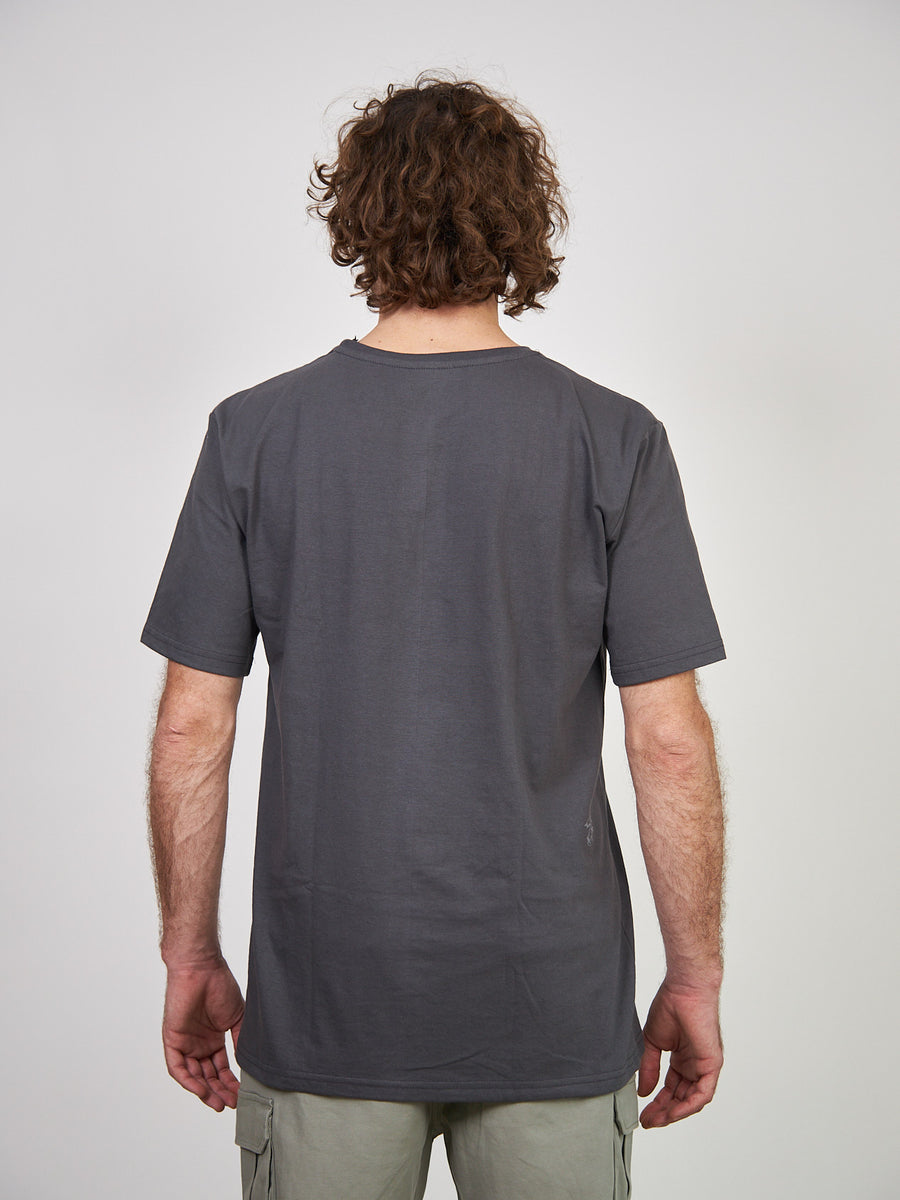 Polera Gris Oscuro Manga Corta Bolsillo