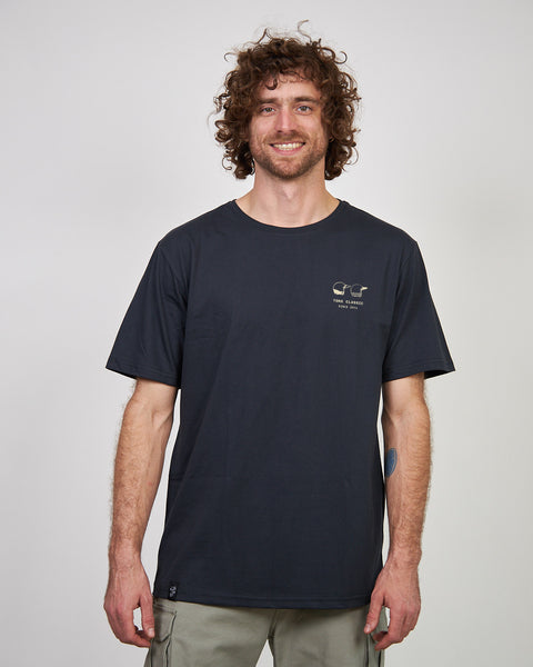 Polera Hombre Negra Manga Corta Cascos