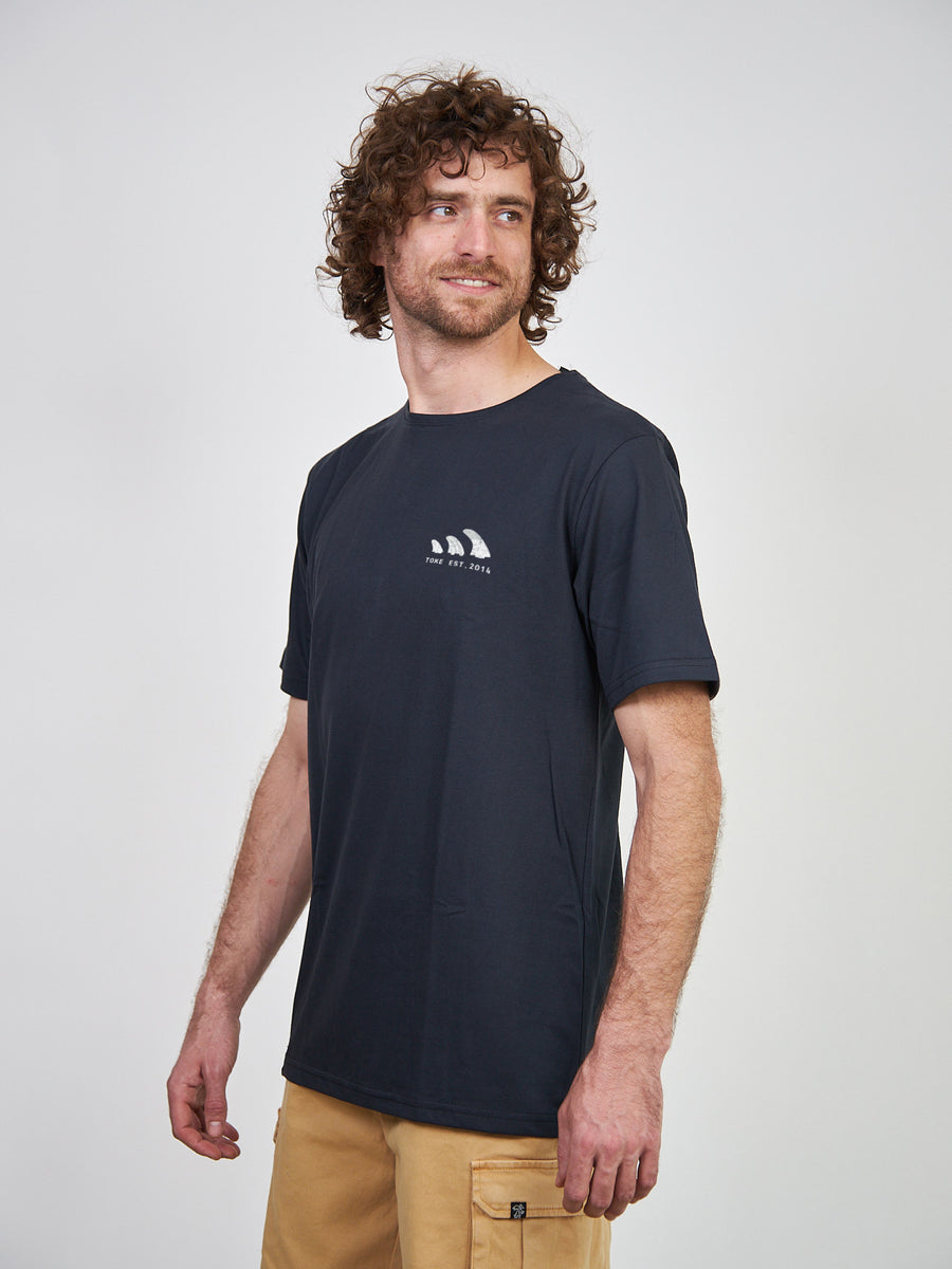Polera Negra Manga Corta Quilla
